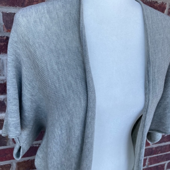 Ladies Banana Republic Gray Semi Sheer Longer Front Short Sleeve Cardigan Small - Picture 2 of 11